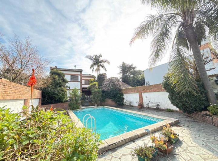 Casa · 300m² · 3 Ambientes · 1 Cochera