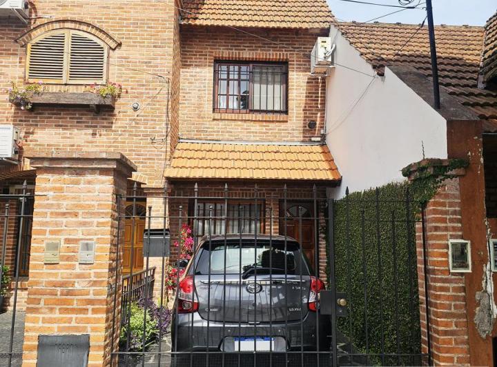 Casa · 90m² · 4 Ambientes · 1 Cochera