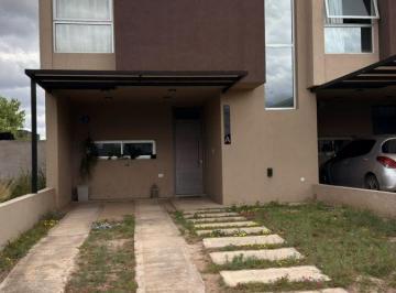 Casa de 5 ambientes, Córdoba · Dúplex en Venta Docta Boulevard - 3 Dorm. - 3 Baños - Frente Espacio Verde