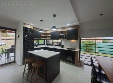 Casa · 74m² · 3 Ambientes · 2 Cocheras · Venta Casa Moderna 3 Ambientes con Pileta Sobre 706 m², Parque Sakura, Exaltación de La Cruz