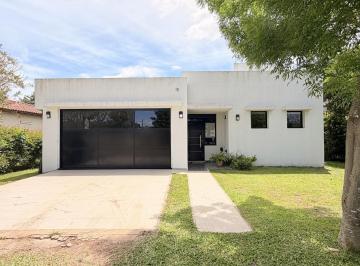 Casa · 158m² · 4 Ambientes · 2 Cocheras · Casa en Venta Barrio Los Bretes Colón