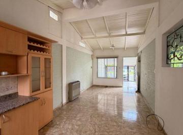 Casa de 2 ambientes, Neuquén · Casa con Patio - 1 Dormitorio en Alquiler en Cumelen