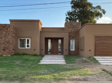 Casa de 10 ambientes, Claromecó · Casa a Estrenar, Barrio La Reserva Claromeco