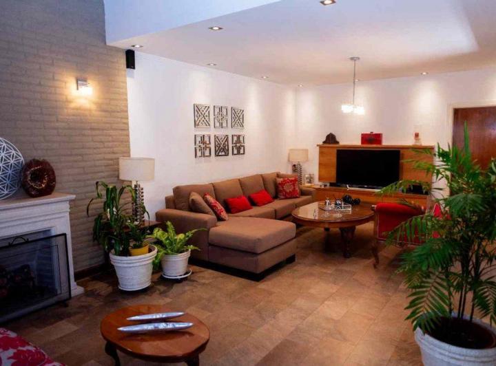 Casa · 165m² · 5 Ambientes · 2 Cocheras
