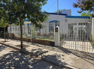 Casa · 130m² · 2 Dormitorios · 1 Cochera · Venta Casa 2 Dorm. Apto Crédito Villa Dominguez Carlos Paz