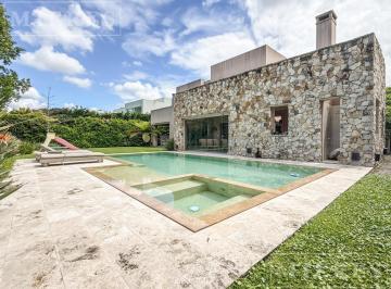 Casa · 266m² · 6 Ambientes · 2 Cocheras · Casa en Venta en La Lomada