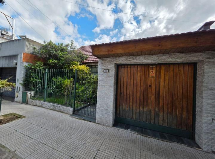 Casa · 232m² · 4 Ambientes · 2 Cocheras