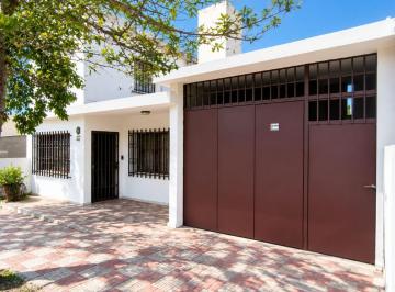 Casa · 226m² · 5 Ambientes · 2 Cocheras · Se Vende Casa 3 Dormis Mas Dpto a Refaccionar