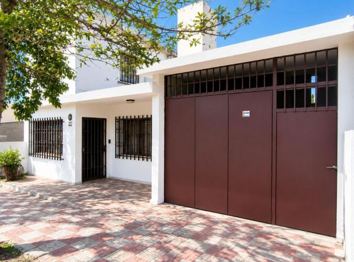 Casa · 226m² · 5 Ambientes · 2 Cocheras