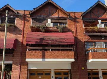 Casa · 165m² · 6 Ambientes · 2 Cocheras · Excelente Triplex Sin Expensas | Cochera, Parrilla y Suite