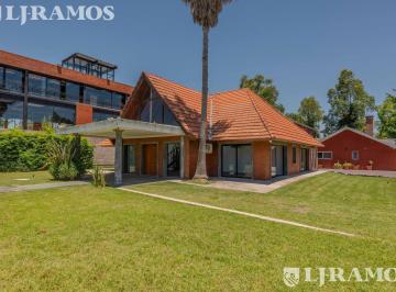 Edificio · 210m² · 10 Ambientes · 10 Cocheras · Alquiler Comercial. Importante Frente, 57 Mtrs, Sobre Colectora Panamericana. Km 38,5. Pilar.