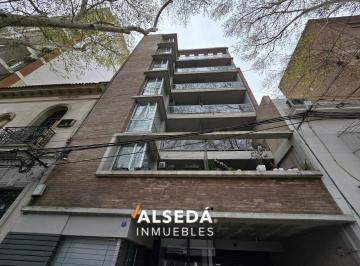 Casa · 187m² · 4 Ambientes · 2 Cocheras · Casa Interna Única en Pb de Edificio, en PH