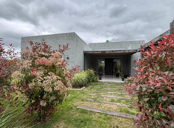 Casa · 180m² · 5 Ambientes