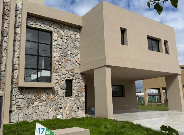 Casa · 190m² · 4 Ambientes · 2 Cocheras