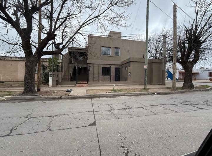 Casa · 232m² · 10 Ambientes · 1 Cochera