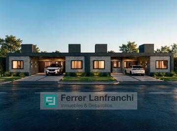 Casa · 70m² · 5 Ambientes · 1 Cochera · Duplex en Venta en Docta Central