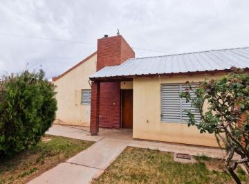 Casa · 180m² · 5 Ambientes · 1 Cochera · Venta Casa de 4 Dorm.. Barreal
