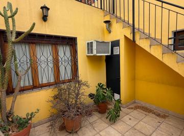 Casa · 240m² · 6 Ambientes · Casa en Dos Plantas, 3 Dorm., Saavedra, Terraza y Quincho Venta