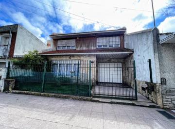 Casa · 220m² · 6 Ambientes · 1 Cochera · Venta Casa 6 Ambientes con Quincho y Cochera Zona Terminal