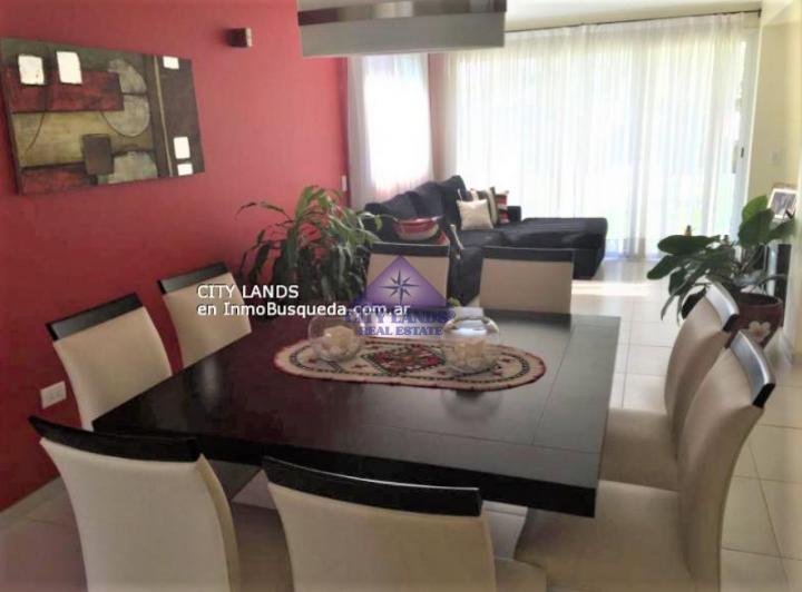 Casa · 290m² · 5 Ambientes · 3 Cocheras