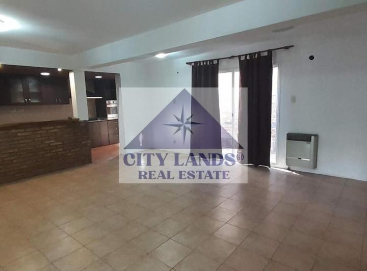 Casa · 200m² · 5 Ambientes · 2 Cocheras