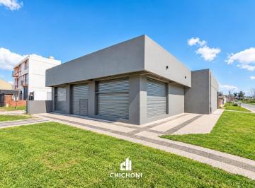 Local comercial · 150m² · 2 Ambientes · 1 Cochera · Alquiler - Local Comercial Varios Rubros - Entrada Para Vehículos - Av Fortunato de La Plaza