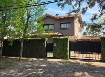 Casa · 230m² · 7 Ambientes · 4 Cocheras · Casa Chalet en Venta en General Pacheco, Tigre, G. B. a. Zona Norte