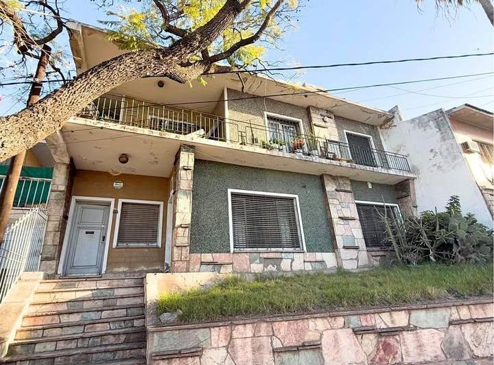 Casa · 336m² · 7 Ambientes · 1 Cochera