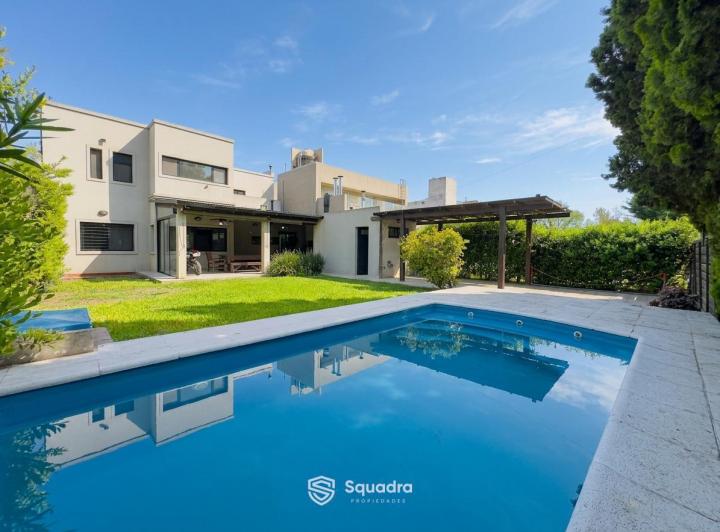 Casa · 220m² · 6 Ambientes