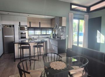 Casa de 3 ambientes, Berazategui · Casa Moderna, Prácticamente a Estrenar, en Cul de Sac – El Pato Country Club