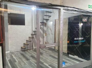 Local comercial de 1 ambiente, Mataderos · Excelente Local Comercial con Entre Piso en Galería Sobre Av Alberdi!