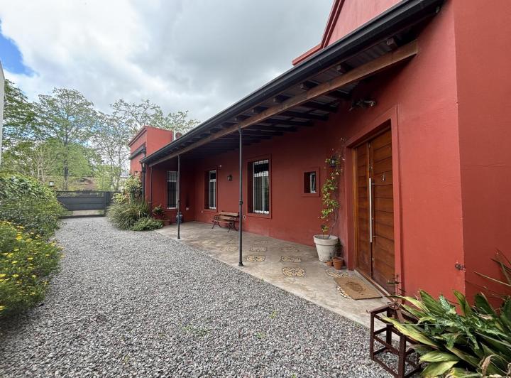 Casa · 207m² · 5 Ambientes · 1 Cochera