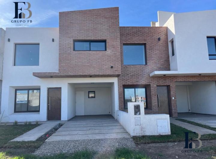 Casa · 142m² · 4 Ambientes · 2 Cocheras