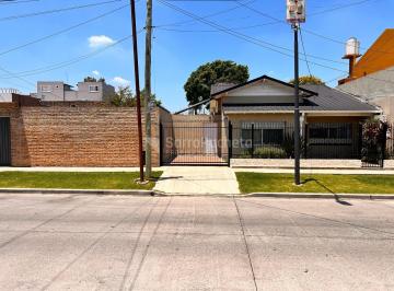 Casa · 52m² · 4 Ambientes · 4 Cocheras · Venta Lote 10x32 con Quincho y Cochera, Morón Sur