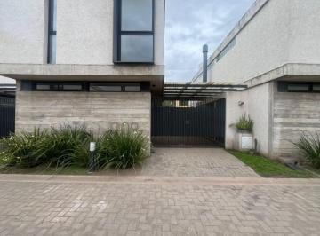 Casa de 4 ambientes, Córdoba · Housing Comuna 14 - Venta Dúplex 3 Dorm 3 Baños - Jardin Claret
