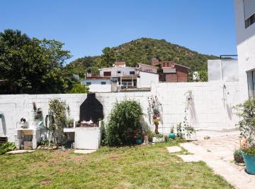 JARDIN CON VISTA A LA SIERRA · Casa - PH con 3 Propiedades y Amplio Jardín Común
