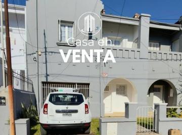 Casa · 240m² · 6 Ambientes · 1 Cochera · Vendo. Casa y Departamento Céntrico. Concordia, Er.