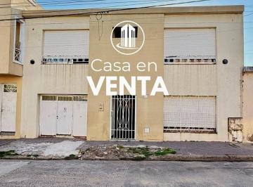 Casa · 5 Ambientes · 1 Cochera · Vendo. Casa en Calle Lamadrid. Concordia, Er.