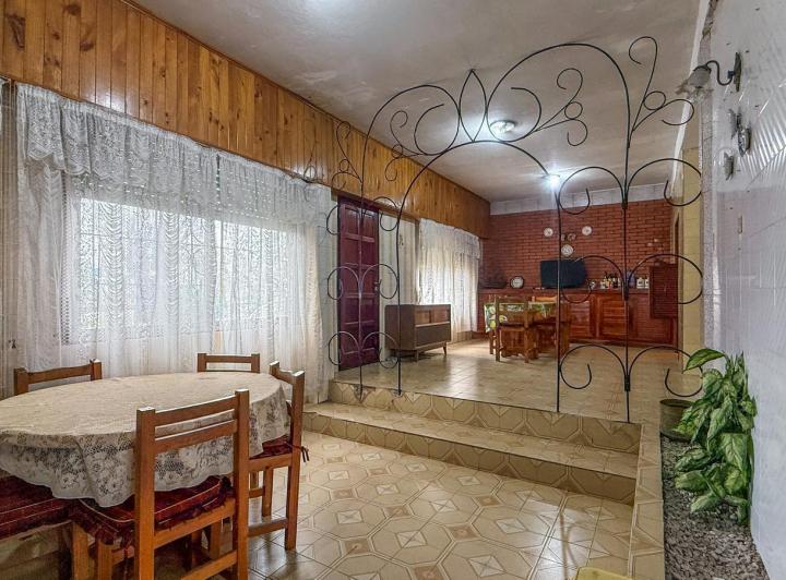 Casa · 283m² · 5 Ambientes · 3 Cocheras