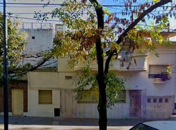 Casa de 5 ambientes, Floresta · Casa 5 Amb. a Reciclar en Esquina en Floresta – C. A. B. A.