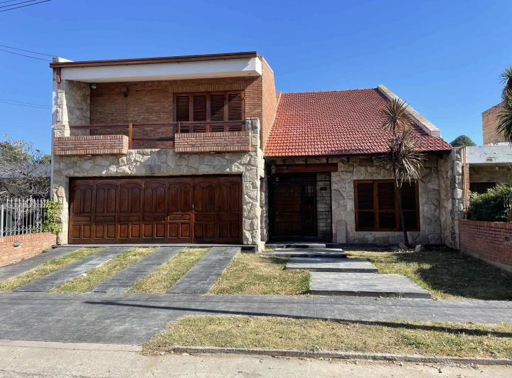 Casa · 519m² · 9 Ambientes · 2 Cocheras