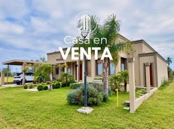 Casa · 243m² · 5 Ambientes · 2 Cocheras · Vendo. Casa de Categoría en Barrio Privado Village Termal. Concordia, Er.