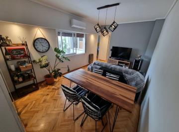 Departamento de 3 ambientes, Flores · Semipiso de 3 Ambientes con Palier Privado y Pisos de Parquet – Varela 324, Flores