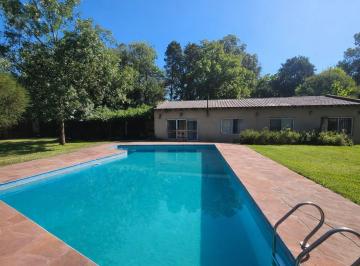 Casa · 135m² · 3 Ambientes · 2 Cocheras · Quinta con Pileta en Venta en Tortuguitas en 2 Lotes Total 2900 m²