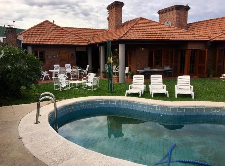 Casa · 300m² · 4 Ambientes · 1 Cochera