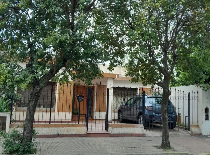 Casa · 106m² · 5 Ambientes · 1 Cochera