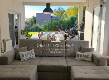 Casa de 5 ambientes, Pilar · Casa en Venta Estilo Moderno de 5 Ambientes y Pileta. Barrio Santa Elena. Pilar