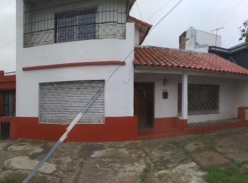PH de 4 ambientes, Lanús · Cómodo y Amplio PH Tipo Casa de 4 Ambientes con Terraza!