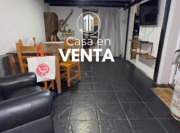 Casa · 140m² · 6 Ambientes · 1 Cochera · Vendo. Casa en Calle Roque Sáenz Peña. Concordia, Er.
