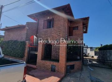 Casa · 300m² · 5 Ambientes · 2 Cocheras · Vendo. Casa Semi Céntrica. Concordia, Er.